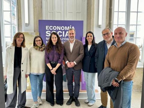 A Concelleira María Rozas visitou a exposición no CSC Maruxa e Coralia